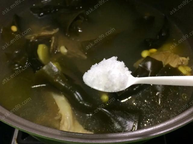 特色美食:黄豆眉豆海带骨头汤做法,一道适合秋冬喝的靓汤